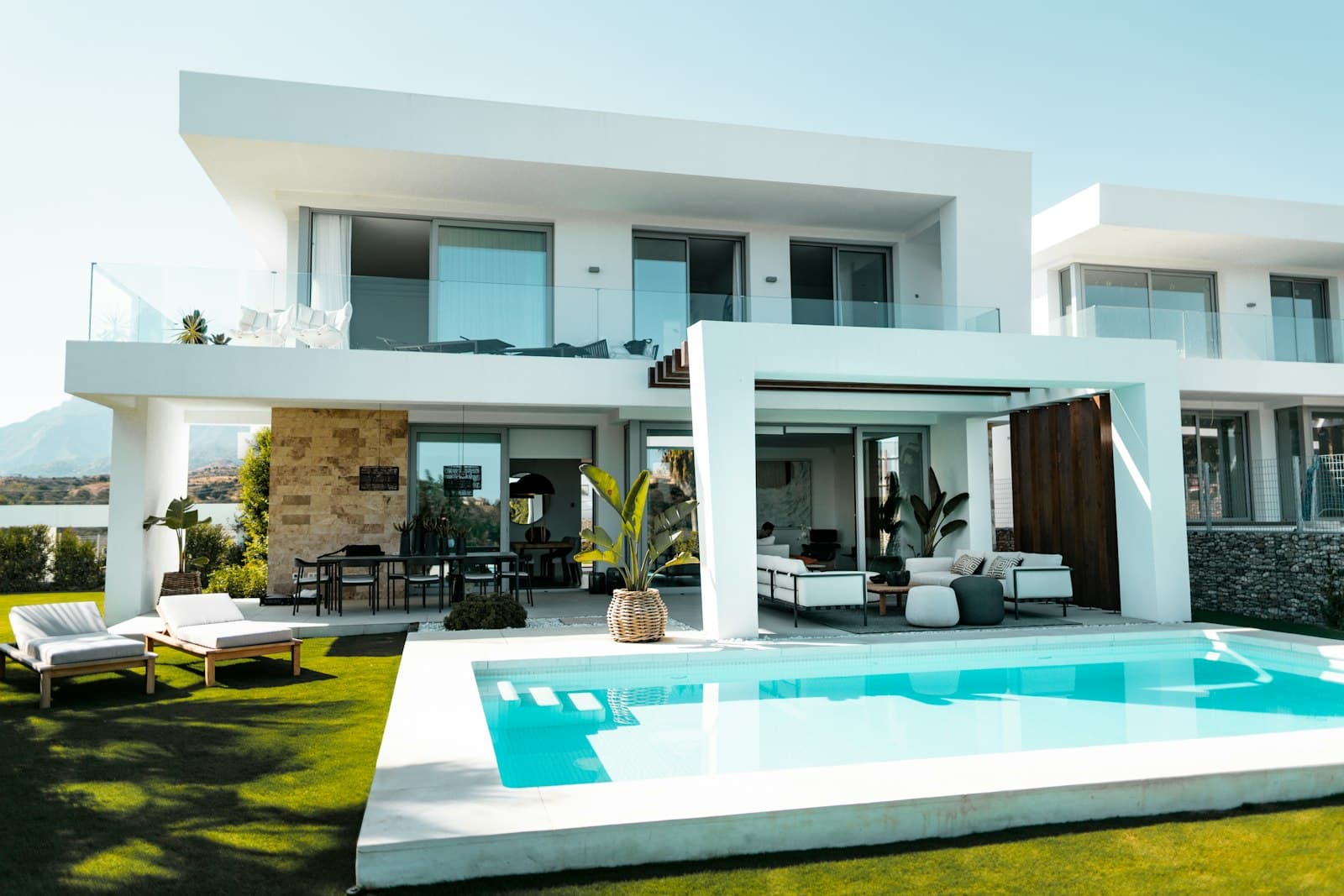 Maison avec piscine et jardin